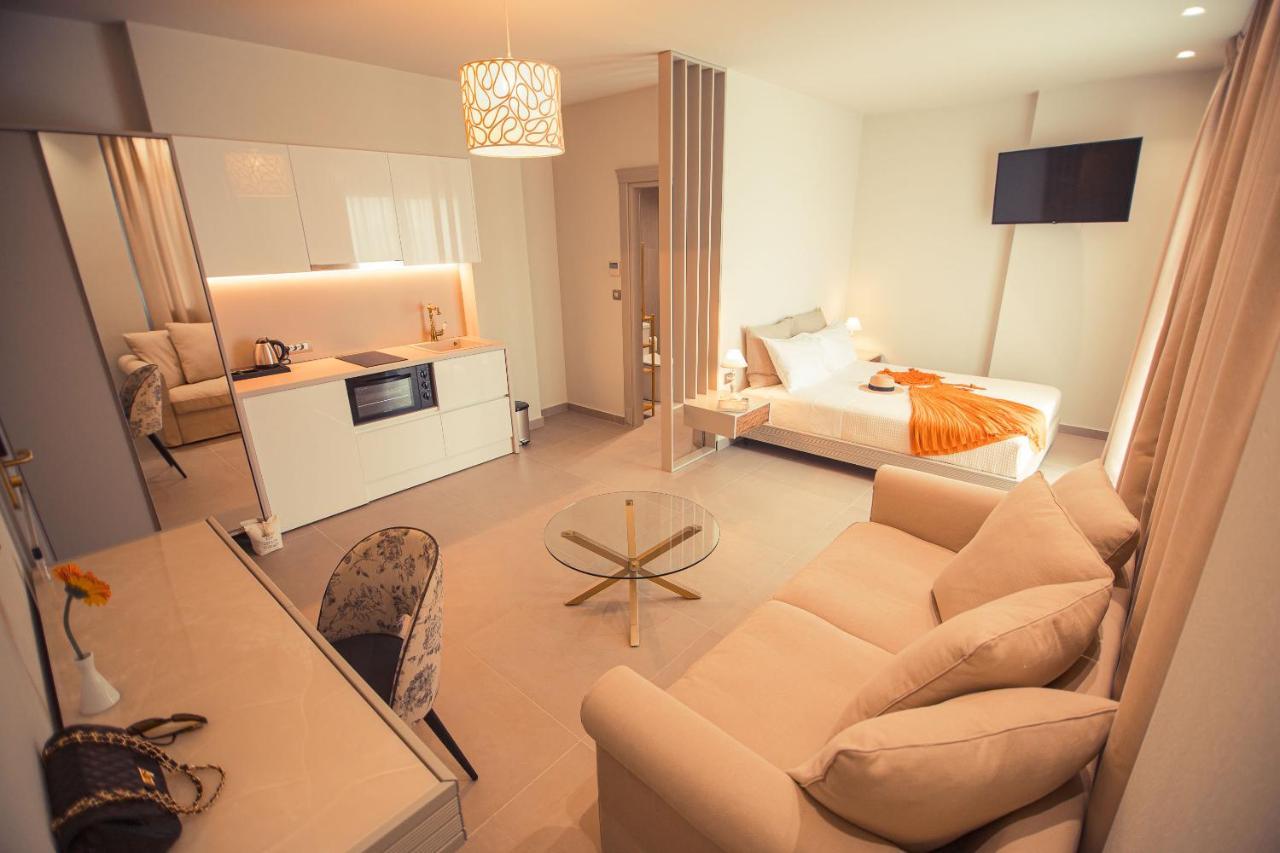 Io Luxury Pool & Hot Tub Suites Preveze Dış mekan fotoğraf