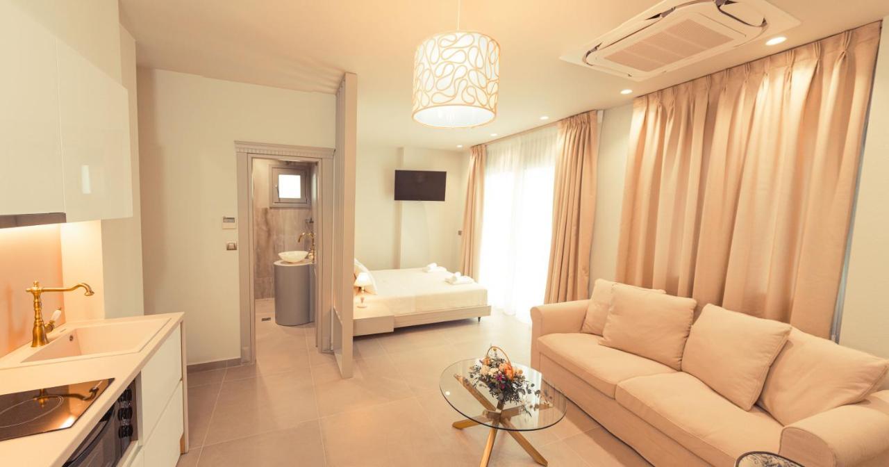Io Luxury Pool & Hot Tub Suites Preveze Dış mekan fotoğraf