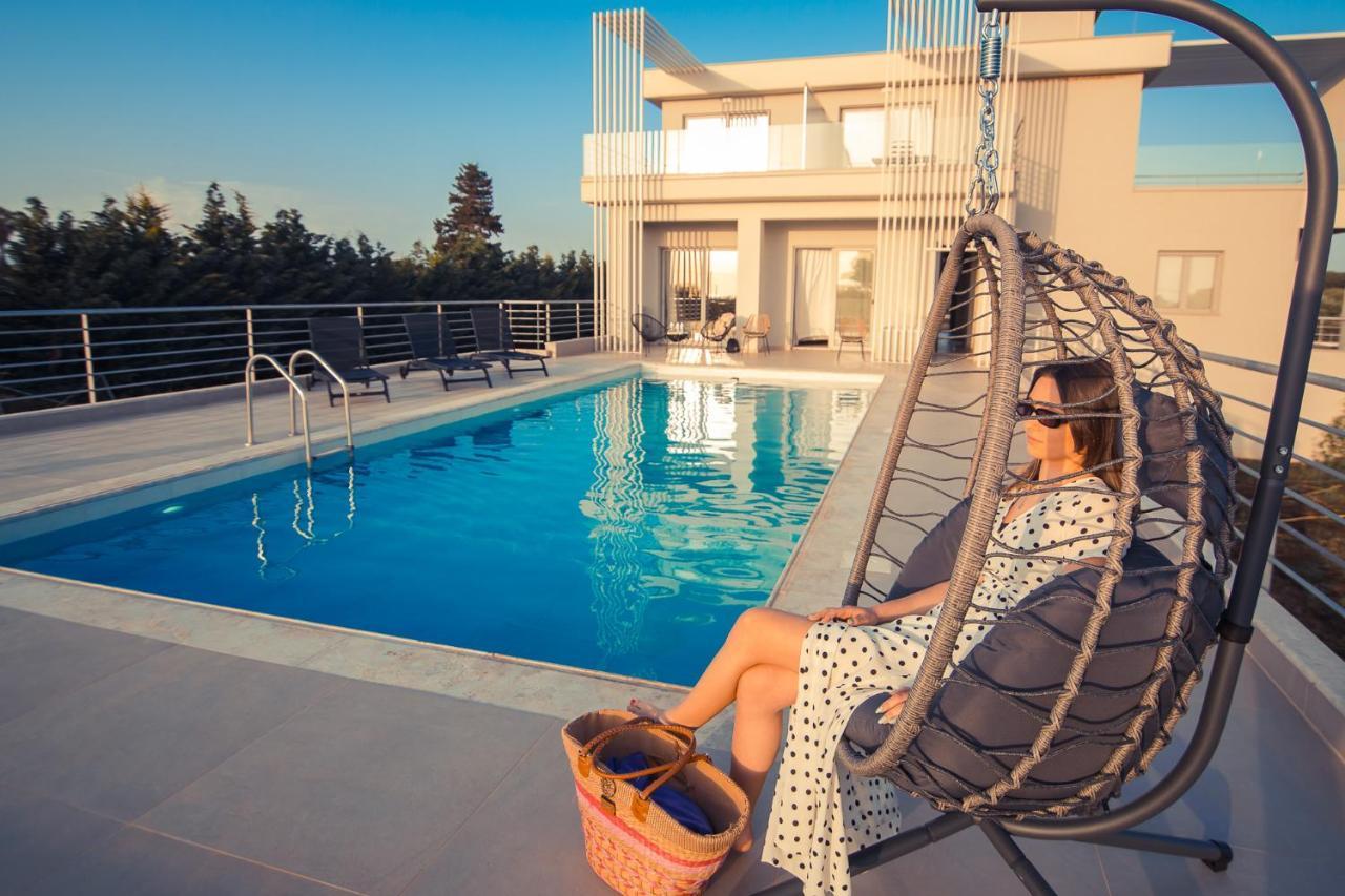 Io Luxury Pool & Hot Tub Suites Preveze Dış mekan fotoğraf