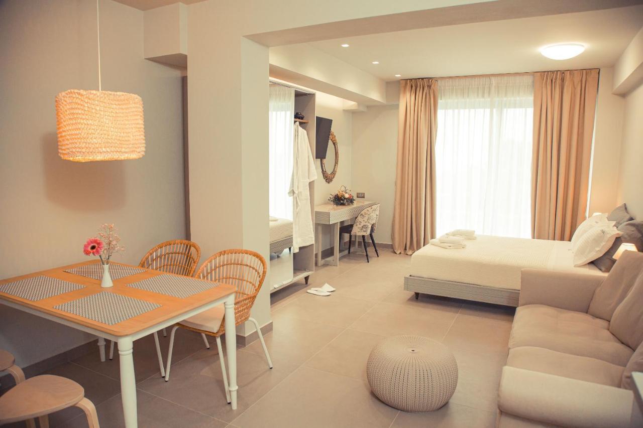 Io Luxury Pool & Hot Tub Suites Preveze Dış mekan fotoğraf
