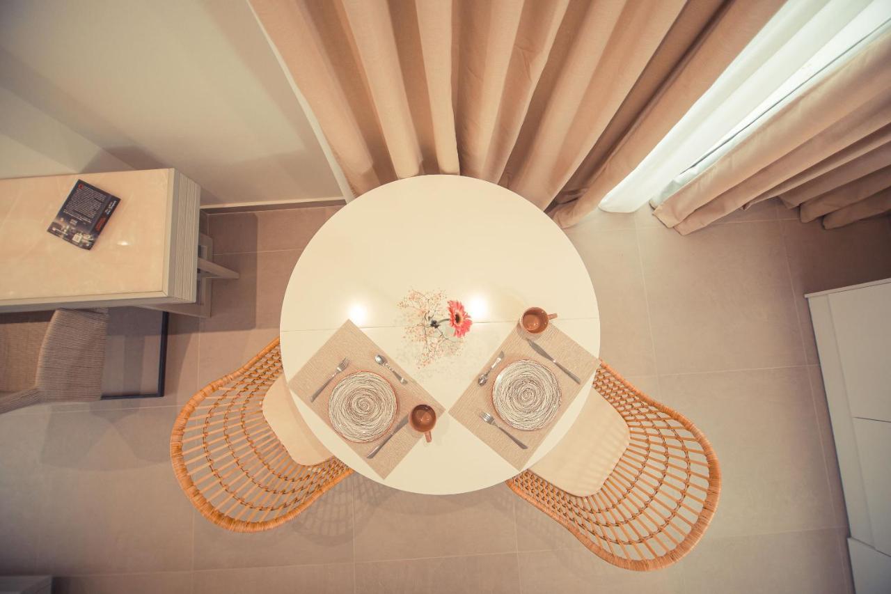 Io Luxury Pool & Hot Tub Suites Preveze Dış mekan fotoğraf