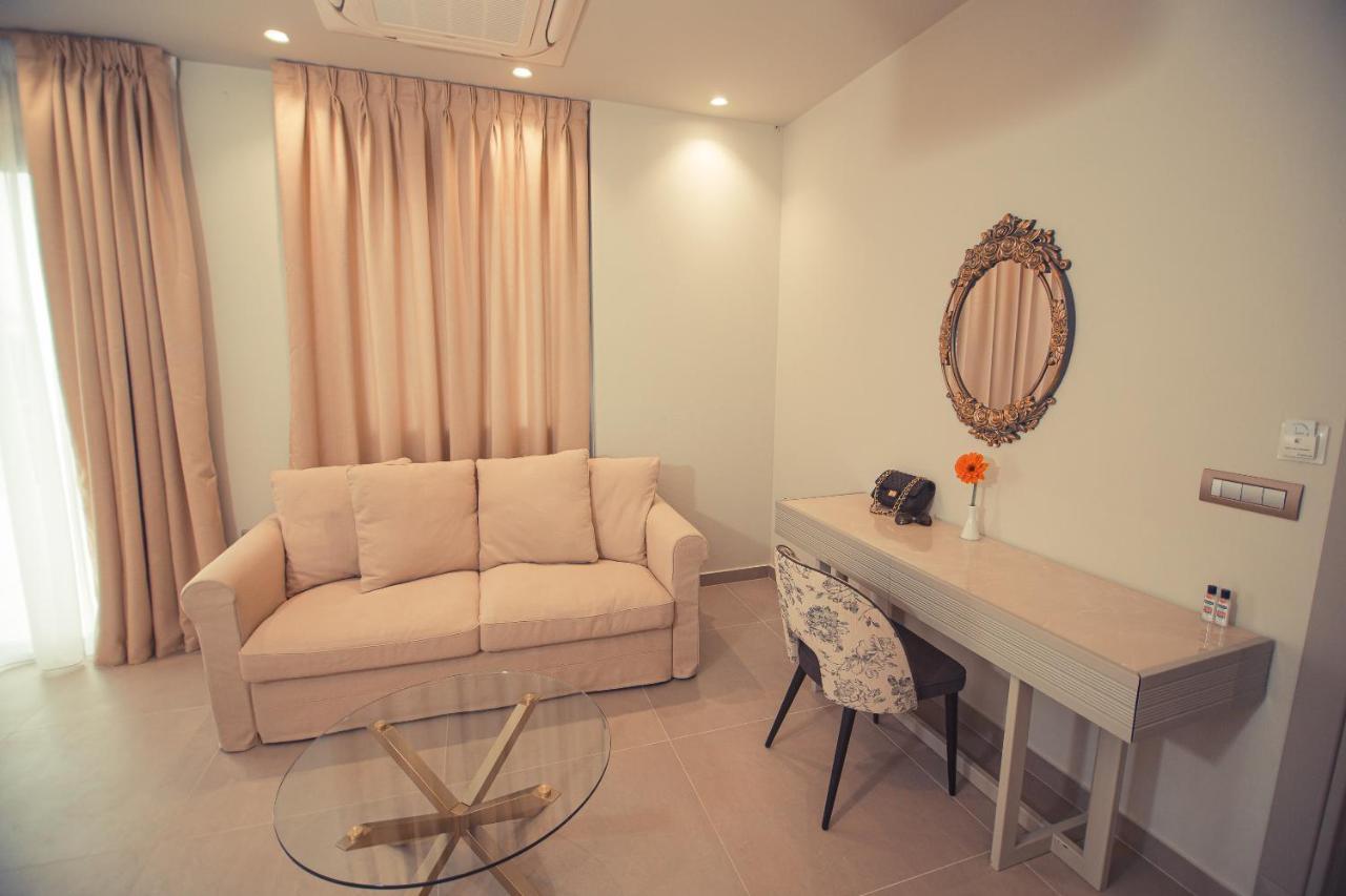 Io Luxury Pool & Hot Tub Suites Preveze Dış mekan fotoğraf