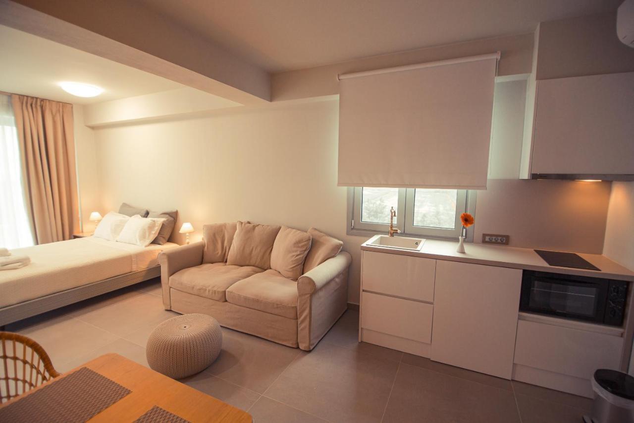 Io Luxury Pool & Hot Tub Suites Preveze Dış mekan fotoğraf