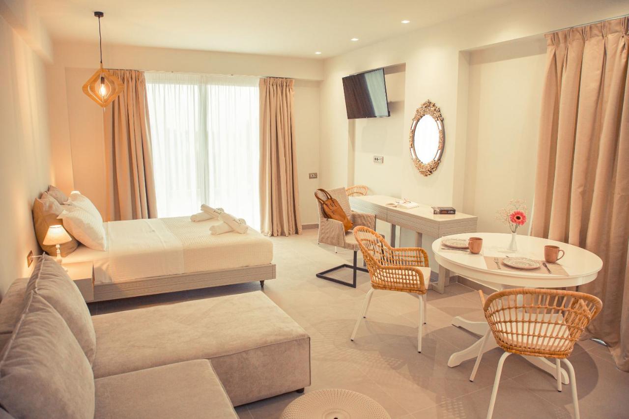Io Luxury Pool & Hot Tub Suites Preveze Dış mekan fotoğraf