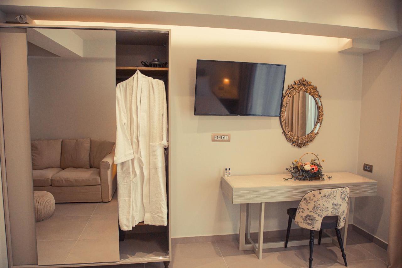 Io Luxury Pool & Hot Tub Suites Preveze Dış mekan fotoğraf