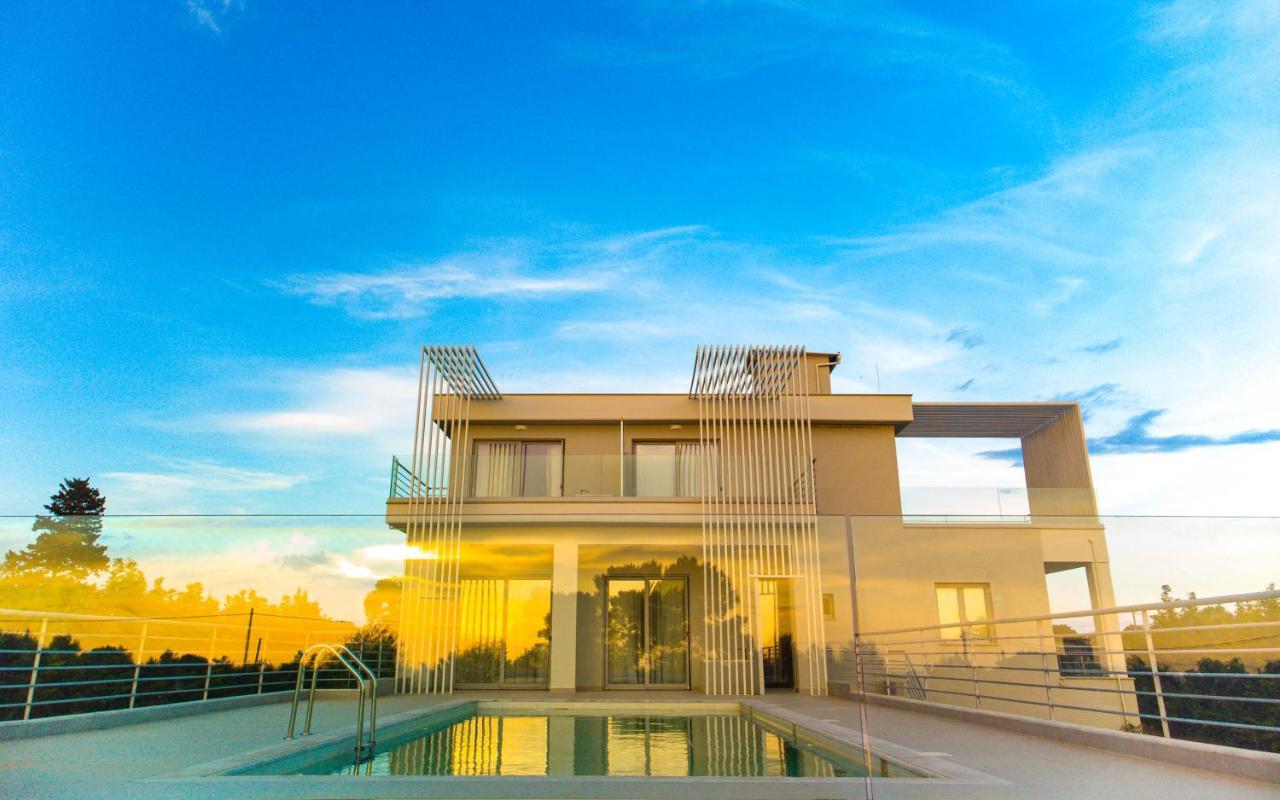 Io Luxury Pool & Hot Tub Suites Preveze Dış mekan fotoğraf