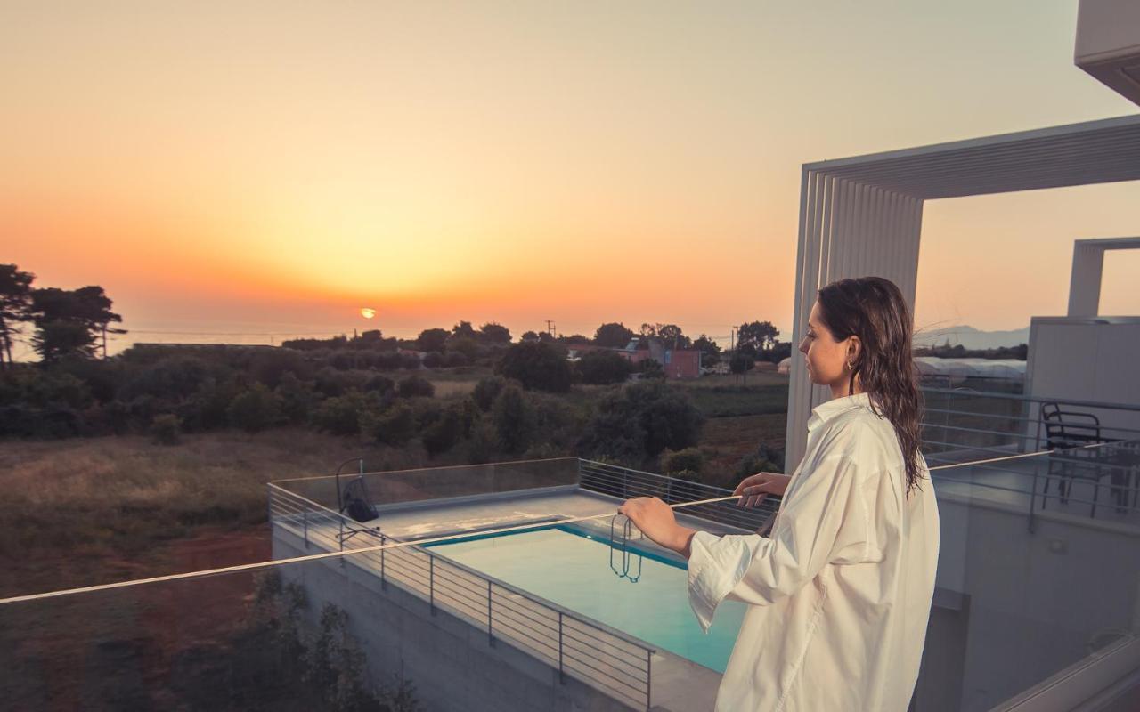 Io Luxury Pool & Hot Tub Suites Preveze Dış mekan fotoğraf