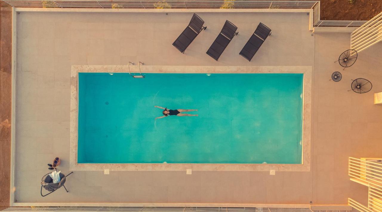 Io Luxury Pool & Hot Tub Suites Preveze Dış mekan fotoğraf