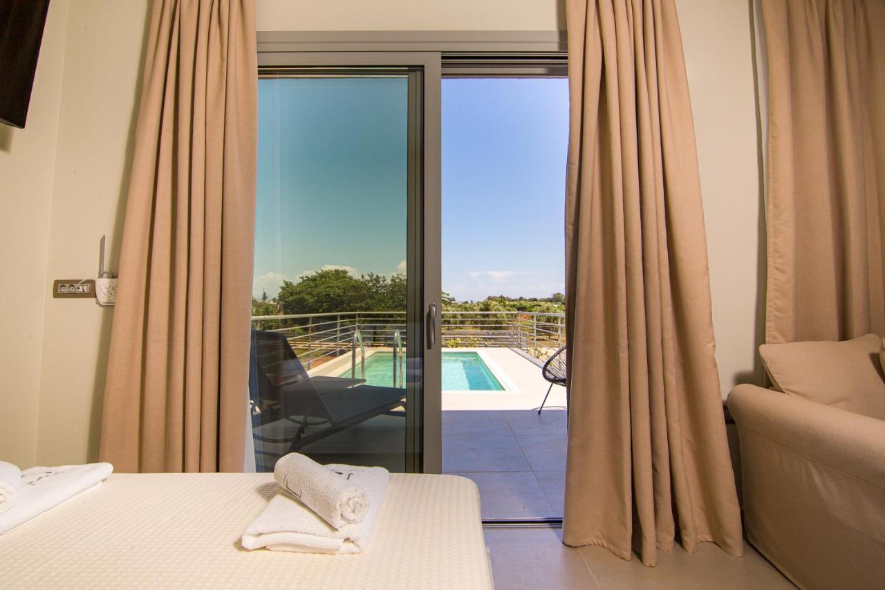 Io Luxury Pool & Hot Tub Suites Preveze Dış mekan fotoğraf