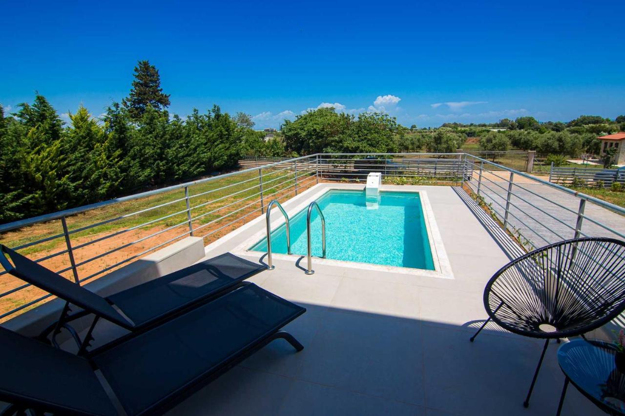 Io Luxury Pool & Hot Tub Suites Preveze Dış mekan fotoğraf