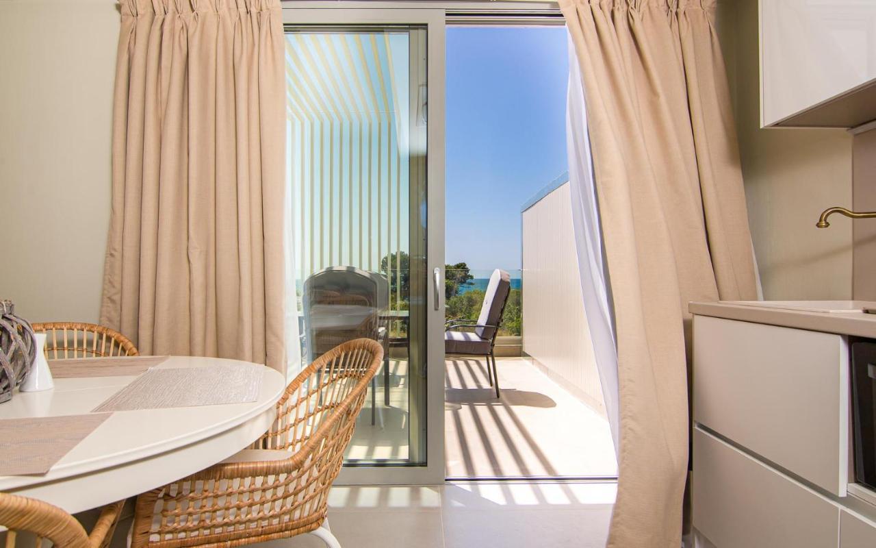 Io Luxury Pool & Hot Tub Suites Preveze Dış mekan fotoğraf