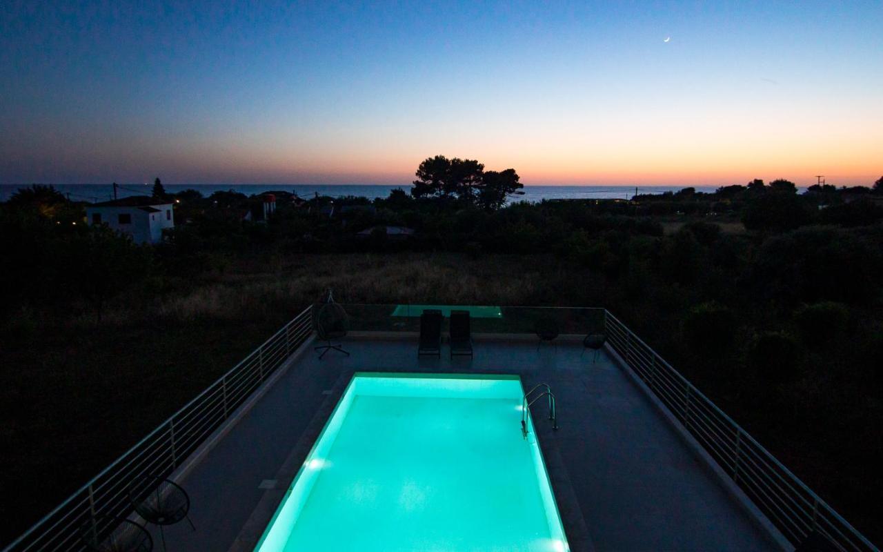 Io Luxury Pool & Hot Tub Suites Preveze Dış mekan fotoğraf