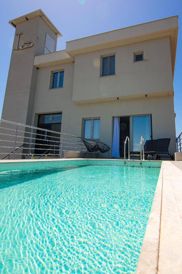 Io Luxury Pool & Hot Tub Suites Preveze Dış mekan fotoğraf