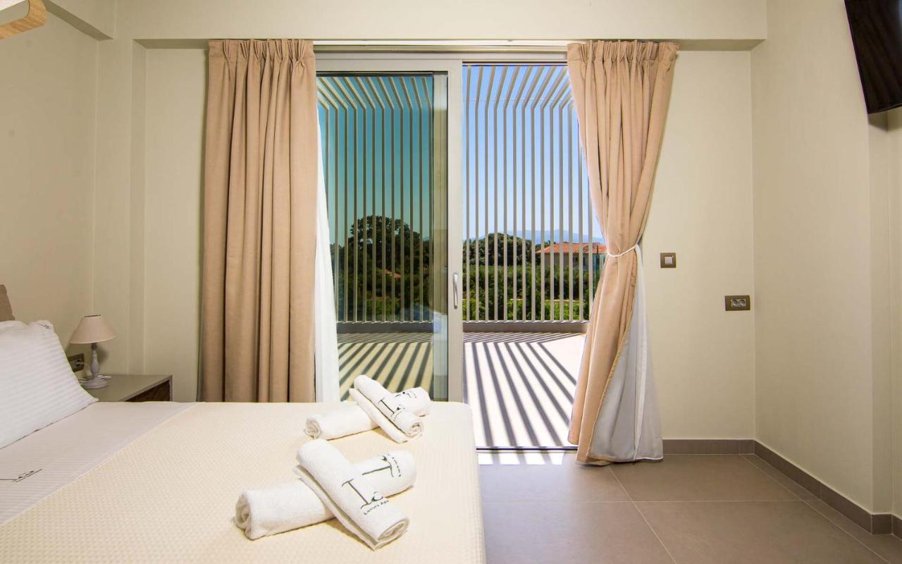 Io Luxury Pool & Hot Tub Suites Preveze Dış mekan fotoğraf