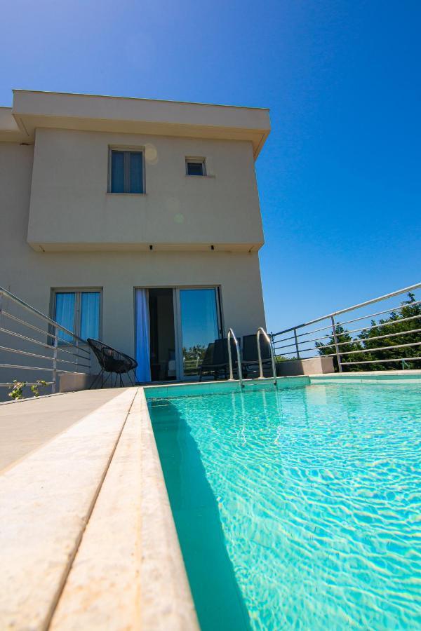 Io Luxury Pool & Hot Tub Suites Preveze Dış mekan fotoğraf