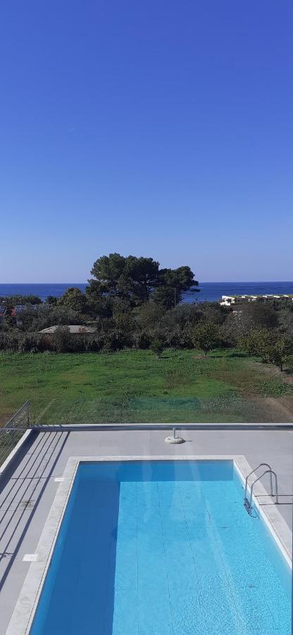 Io Luxury Pool & Hot Tub Suites Preveze Dış mekan fotoğraf